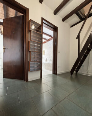 TRILOCALE ACCOGLIENTE SU DUE LIVELLI