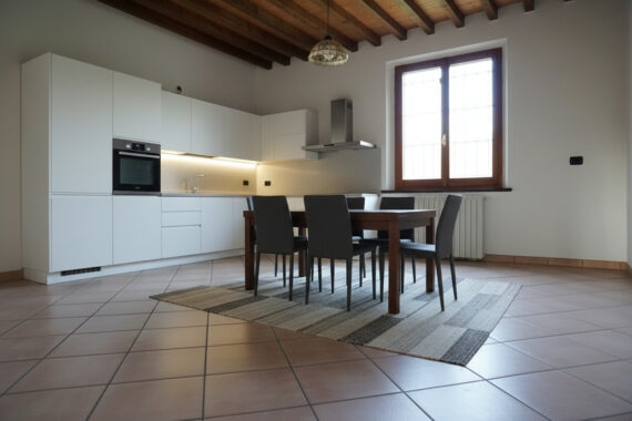 PORZIONE DI CASA DI TESTA CON AMPIO TERRENO CIRCOSTANTE