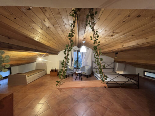 TRILOCALE ACCOGLIENTE SU DUE LIVELLI