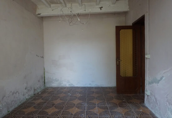 BIFAMILIARE CON GIARDINO E AREA CORTILIZIA