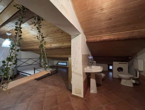 TRILOCALE ACCOGLIENTE SU DUE LIVELLI