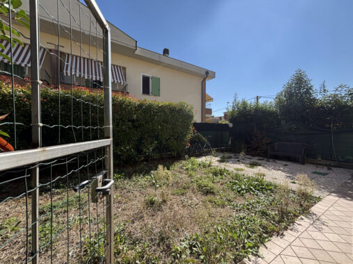 TRILOCALE CON GIARDINO PRIVATO