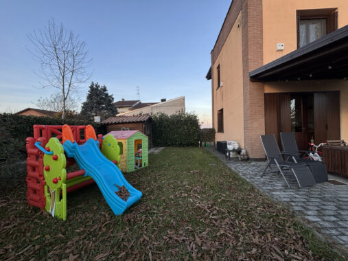 TRILOCALE ELEGANTE CON GIARDINO PRIVATO