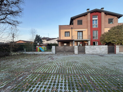 TRILOCALE ELEGANTE CON GIARDINO PRIVATO