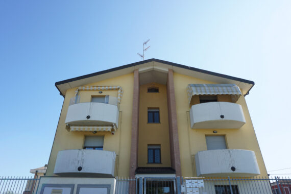 TRILOCALE CON GIARDINO PRIVATO