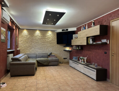 QUADRILOCALE CON INGRESSO INDIPENDENTE E AMPIO GIARDINO PRIVATO