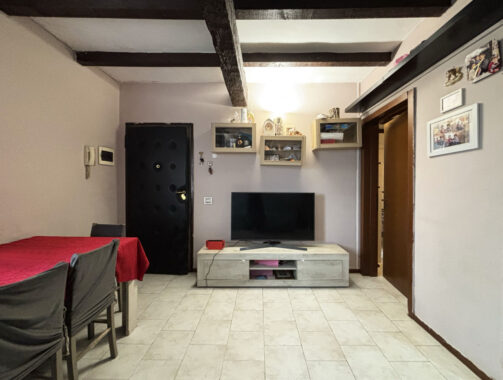 TRILOCALE SU DUE LIVELLI IN PICCOLA CORTE