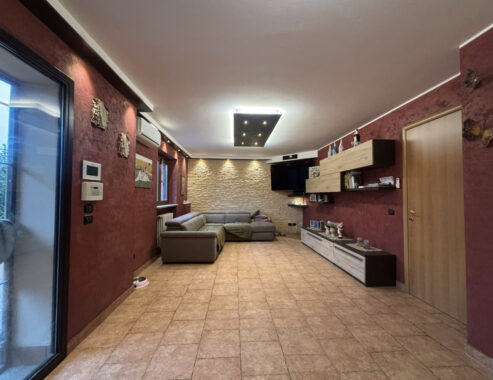 QUADRILOCALE CON INGRESSO INDIPENDENTE E AMPIO GIARDINO PRIVATO