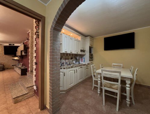 QUADRILOCALE CON INGRESSO INDIPENDENTE E AMPIO GIARDINO PRIVATO