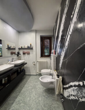 QUADRILOCALE CON INGRESSO INDIPENDENTE E AMPIO GIARDINO PRIVATO