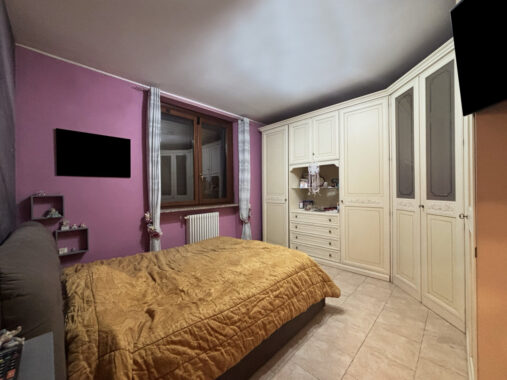 QUADRILOCALE CON INGRESSO INDIPENDENTE E AMPIO GIARDINO PRIVATO