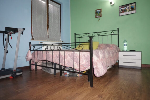 TRILOCALE SU DUE LIVELLI IN PICCOLA CORTE