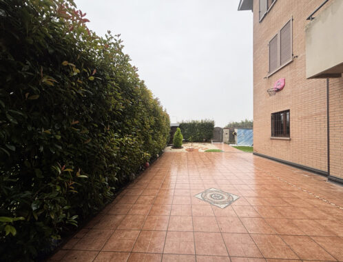 QUADRILOCALE CON INGRESSO INDIPENDENTE E AMPIO GIARDINO PRIVATO