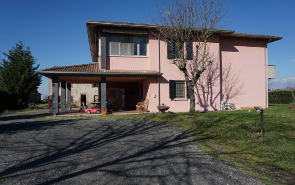 VILLA INDIPENDENTE CON PARCO