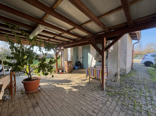 BIFAMILIARE RISTRUTTURATA CON AMPIO PARCO