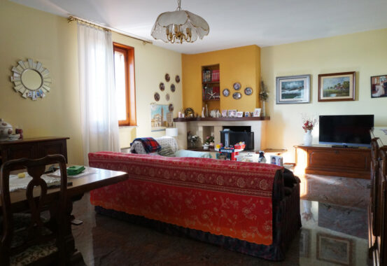 VILLA INDIPENDENTE CON PARCO