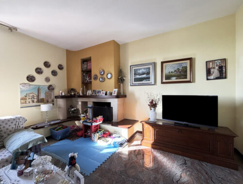 VILLA INDIPENDENTE CON PARCO