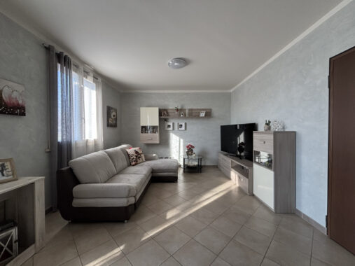 BIFAMILIARE RISTRUTTURATA CON AMPIO PARCO