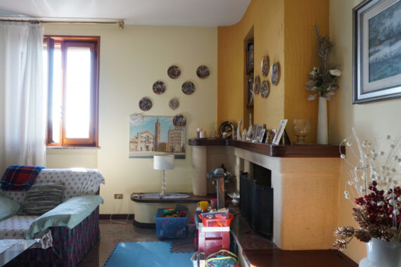 VILLA INDIPENDENTE CON PARCO