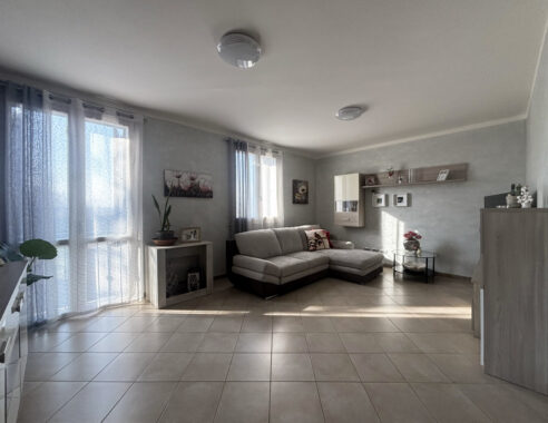 BIFAMILIARE RISTRUTTURATA CON AMPIO PARCO