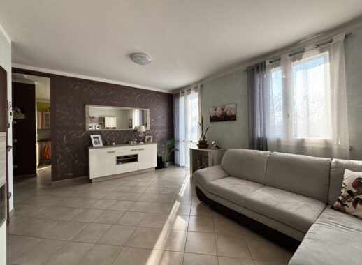 BIFAMILIARE RISTRUTTURATA CON AMPIO PARCO