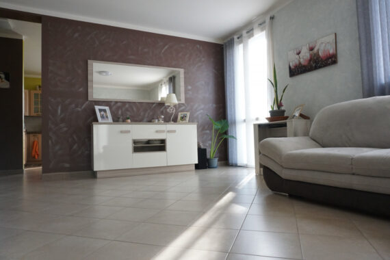 BIFAMILIARE RISTRUTTURATA CON AMPIO PARCO