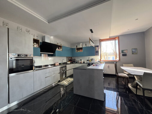 VILLA INDIPENDENTE CON PARCO