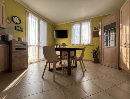 BIFAMILIARE RISTRUTTURATA CON AMPIO PARCO