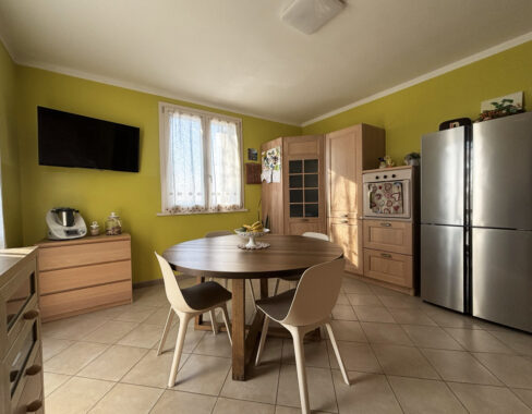 BIFAMILIARE RISTRUTTURATA CON AMPIO PARCO