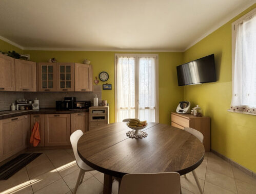 BIFAMILIARE RISTRUTTURATA CON AMPIO PARCO