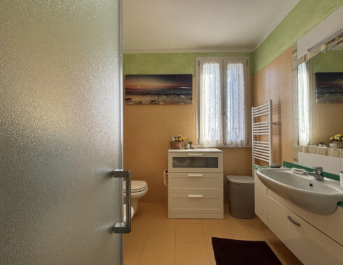 BIFAMILIARE RISTRUTTURATA CON AMPIO PARCO