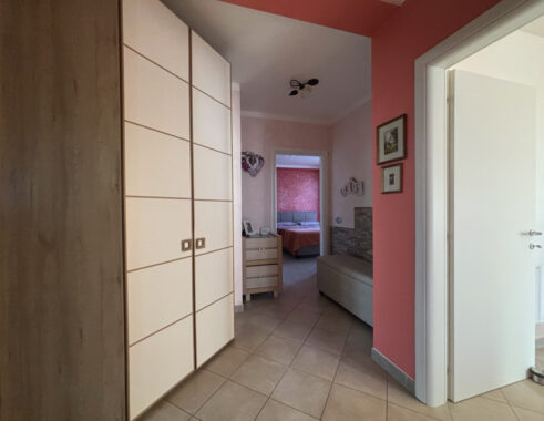 BIFAMILIARE RISTRUTTURATA CON AMPIO PARCO