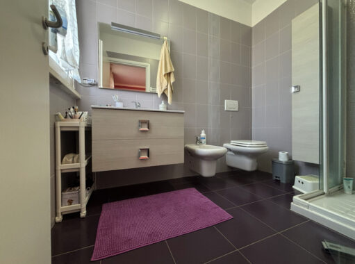 BIFAMILIARE RISTRUTTURATA CON AMPIO PARCO