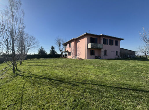 VILLA INDIPENDENTE CON PARCO