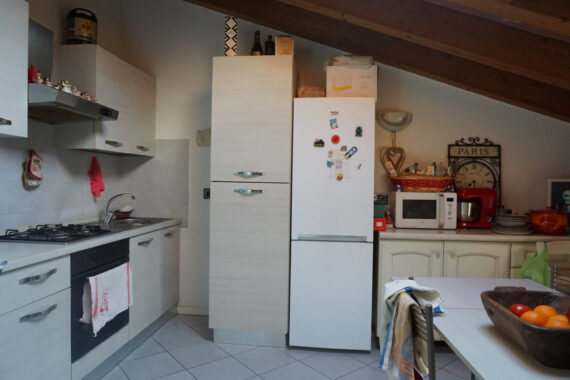 BIFAMILIARE RISTRUTTURATA CON AMPIO PARCO