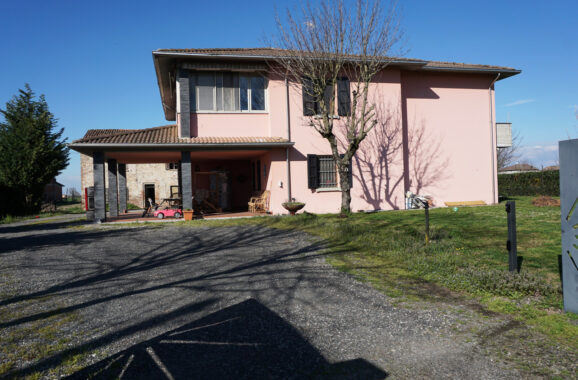 VILLA INDIPENDENTE CON PARCO