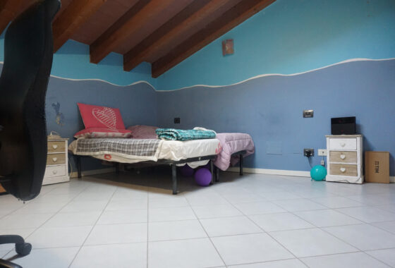 BIFAMILIARE RISTRUTTURATA CON AMPIO PARCO