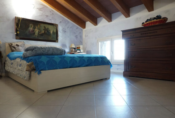 BIFAMILIARE RISTRUTTURATA CON AMPIO PARCO