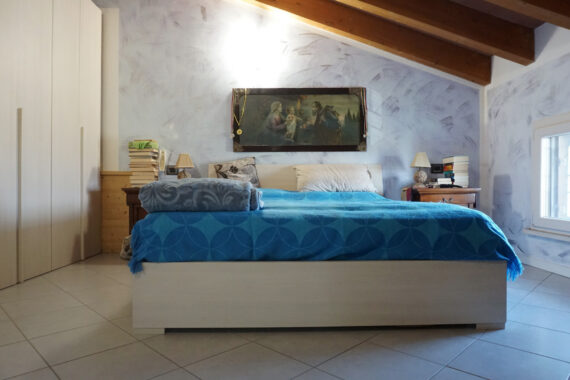 BIFAMILIARE RISTRUTTURATA CON AMPIO PARCO