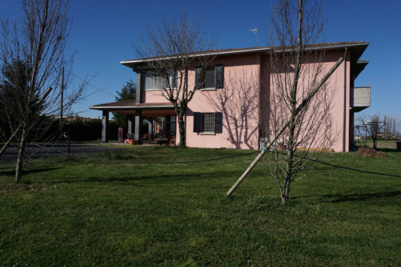 VILLA INDIPENDENTE CON PARCO