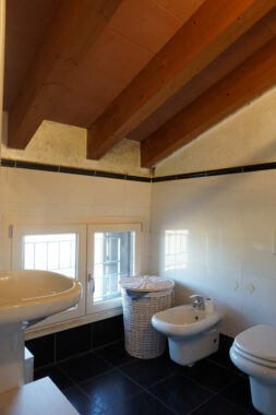 BIFAMILIARE RISTRUTTURATA CON AMPIO PARCO