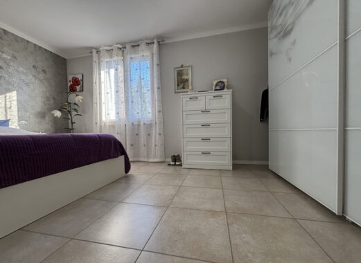 BIFAMILIARE RISTRUTTURATA CON AMPIO PARCO