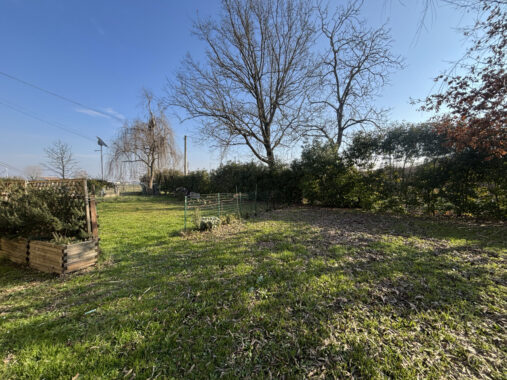 BIFAMILIARE RISTRUTTURATA CON AMPIO PARCO