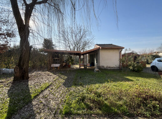 BIFAMILIARE RISTRUTTURATA CON AMPIO PARCO