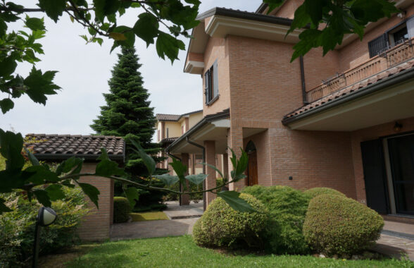 VILLA INDIPENDENTE CON GIARDINO