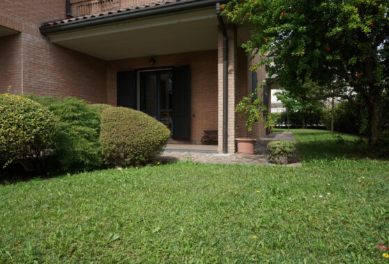 VILLA INDIPENDENTE CON GIARDINO