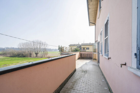 QUADRILOCALE IN TRIFAMILIARE CON AMPIO TERRAZZO