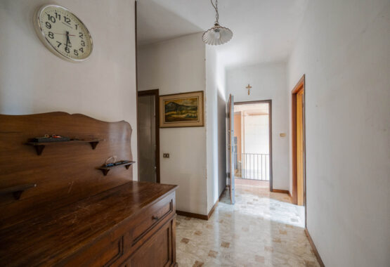 QUADRILOCALE IN TRIFAMILIARE CON AMPIO TERRAZZO