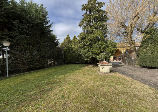 VILLA TRIFAMILIARE STORICA