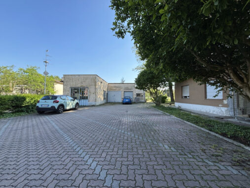 SPAZIOSO PENTALOCALE CON GIARDINO